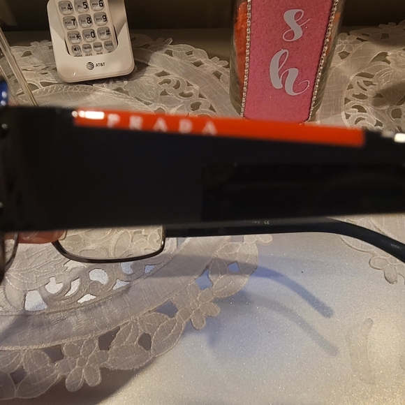 Prada sunglasses authentic - Picture 4 of 6